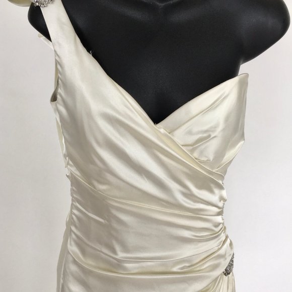 Sophia Tolli Size 06 Ivory A-Line Wedding Gown - Picture 2 of 10